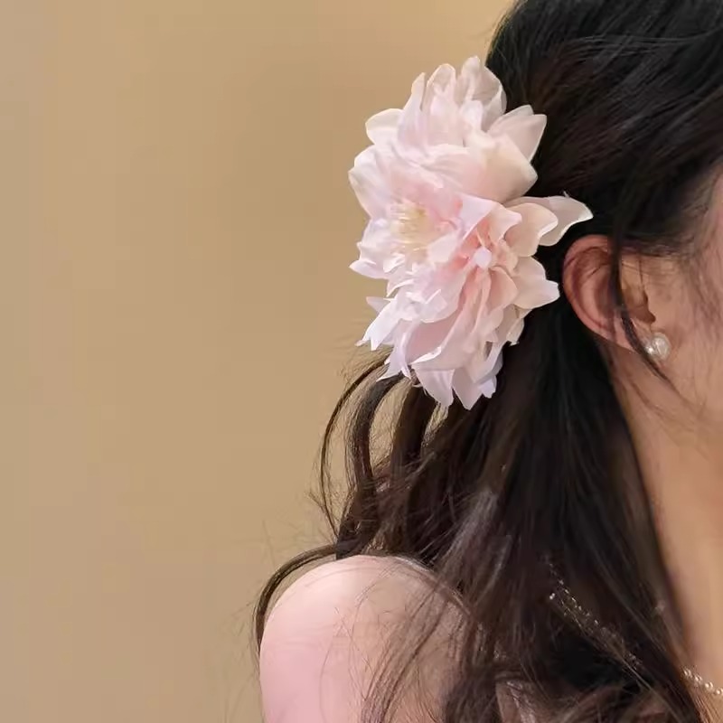 Blush Pink Floral Side Clip - Vacation Styling Essential - Image 3