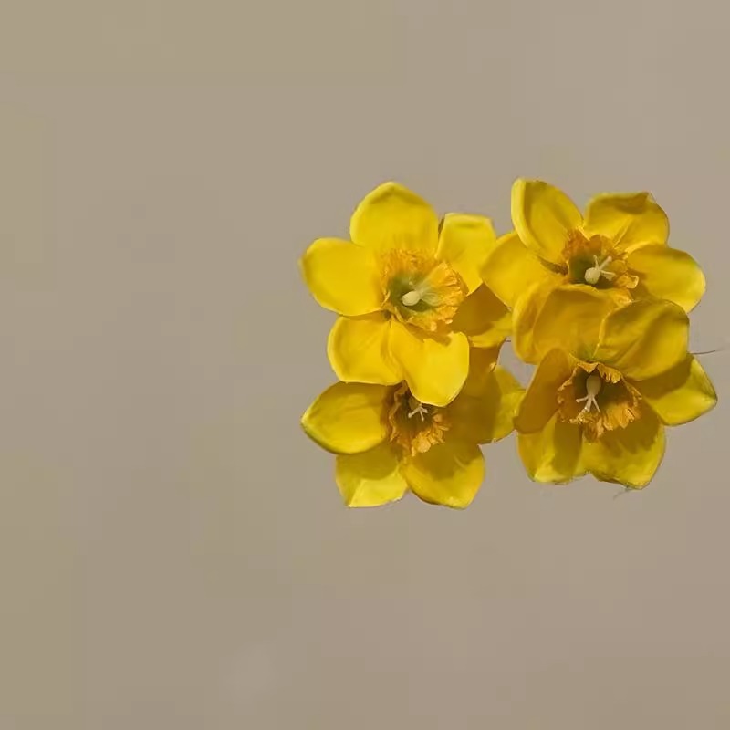 Vibrant Yellow Floral Hair Clip - Cheerful Side Clip - Image 3