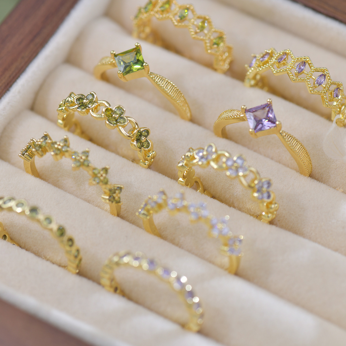 Bicolor Zirconia Ring - Olive & Amethyst - Image 4