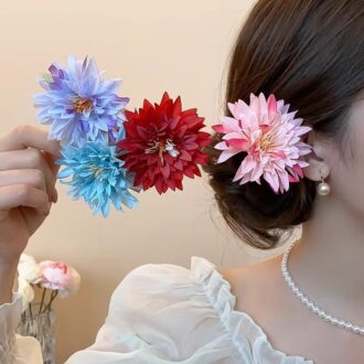 Crab Claw Chrysanthemum Clip - Nautical Neutral