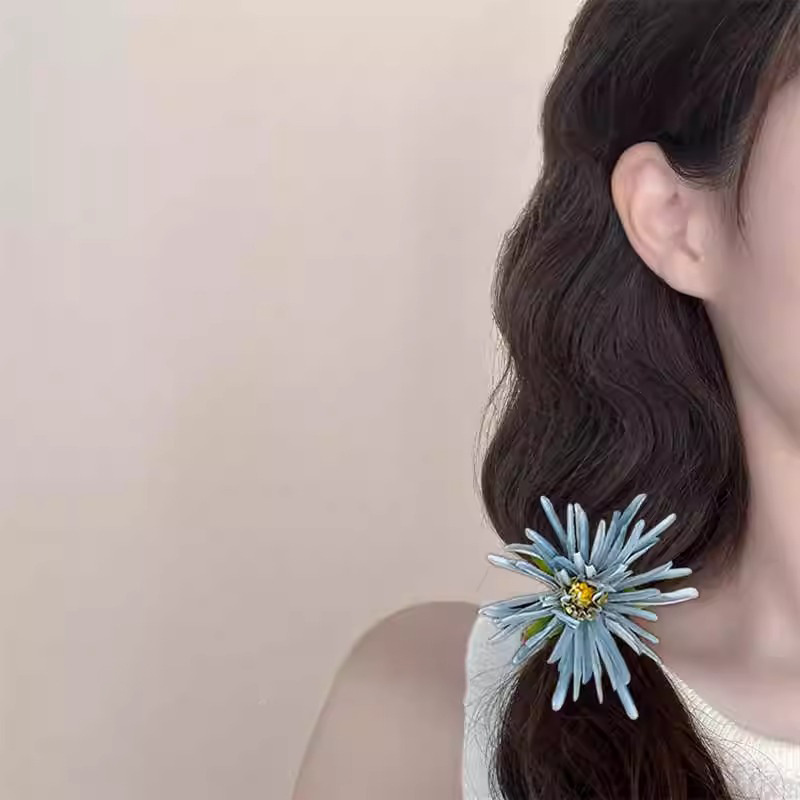 Fairy-like Crab Claw Chrysanthemum Duckbill Clip - Image 3