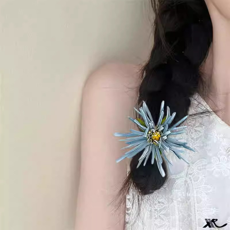 Fairy-like Crab Claw Chrysanthemum Duckbill Clip - Image 2