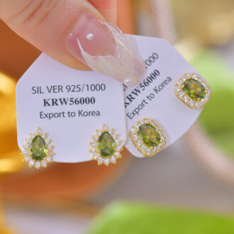 Olive Sugar Cube Studs - Luxe Daily Wear